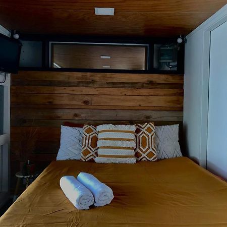 Отель Onehunga Garden Tinyhouse With Parking Окленд Экстерьер фото